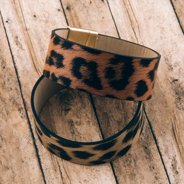 Faux leather leopard print magnetic bracelet.

- Magnetic closure
- Approximately 3" in diameter
- Fits up to a 6" wrist
- Approximately 1" wide