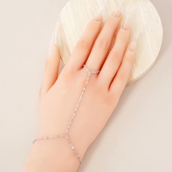 Peanut Chain Link Hand Chain Bracelet 

- Gold Dipped 
- Approximately 3" D
