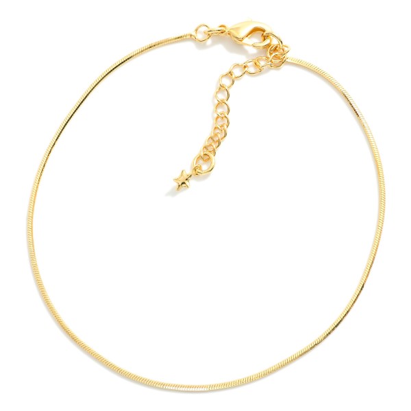 Simple Gold Tone Snake Chain Link Bracelet 

- Approximately 7" L
- Extender 2" L
- 18k Gold Filled
- Hypoallergenic
- Made In Brazil