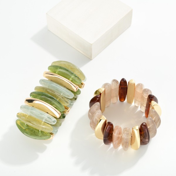 Resin Metal Tone Bangle 

- Approximately 4" D 