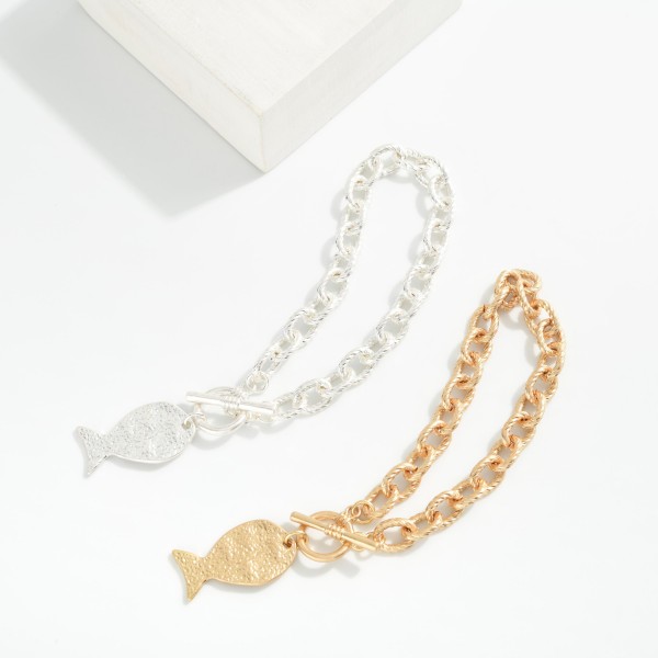 Twisted Metal Link Chain Link Bracelet Featuring Hammered Metal Fish Charm & Toggle Clasp

- Approximately 3.5" D