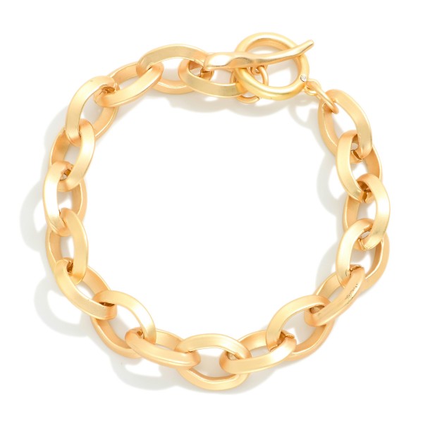 Matte Metal Chain Link Bracelet With Toggle Clasp 

- Approximately 3" D 