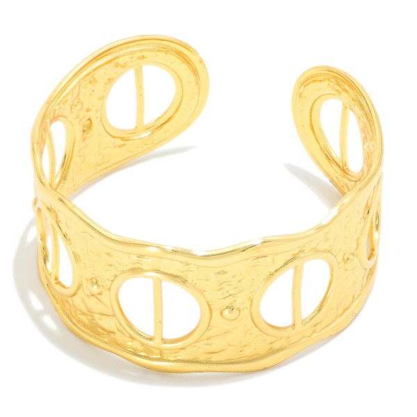 Hammered Metal Cuff Bracelet With Cut Out & Scalloped Edges 

- Approximately 2.5" D