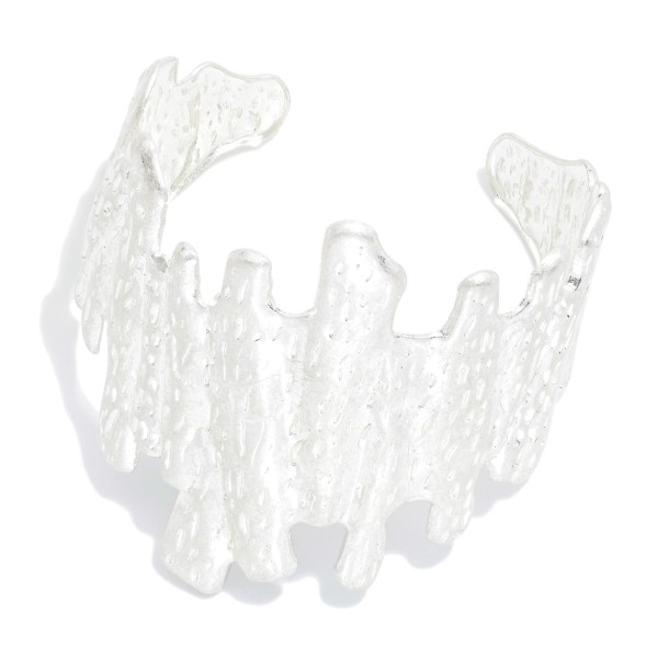 Metal Tone Wood Cuff Bracelet 

- Approximately 2.25" D