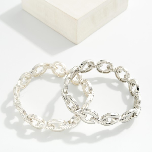Stretch Chain Link Bracelet Featuring Ribbed Link 

- Approximately 3" D