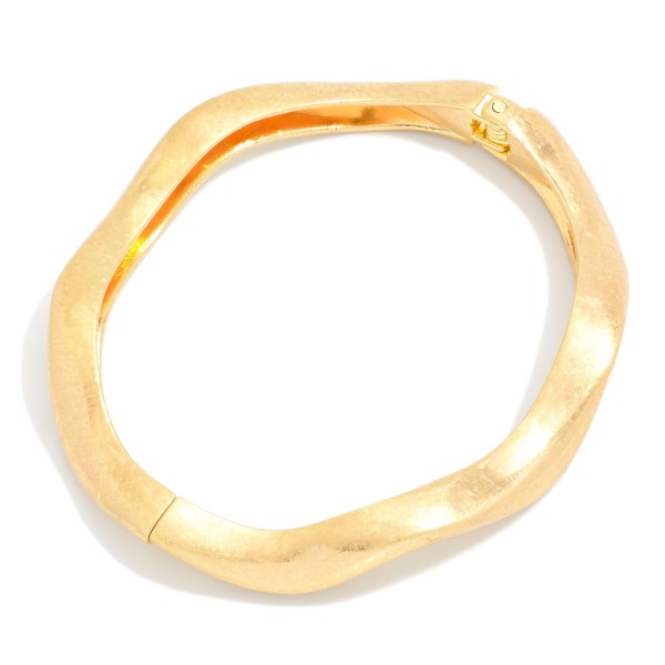 Wavy Metal Tone Hinged Bangle Bracelet 

- Approximately 2.5" D