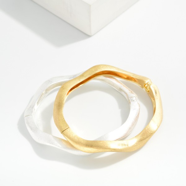 Wavy Metal Tone Hinged Bangle Bracelet 

- Approximately 2.5" D