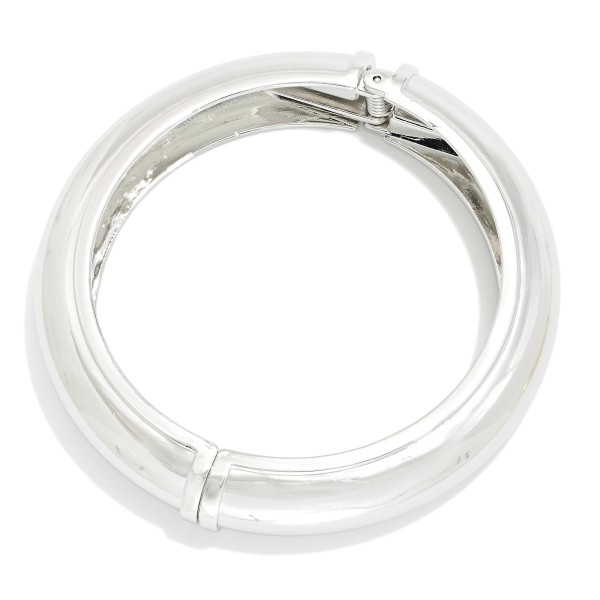 Metal Hinged Bangle Bracelet 

- Approximately 2.5" D

