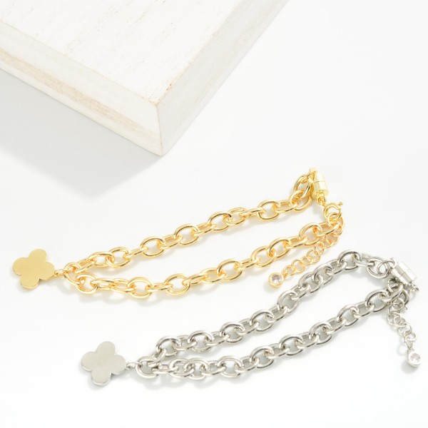 Magnetic Chain Link Bracelet Featuring Metal Tone Clover Charm

- Gold Dipped
- Approximately 2.5" D
- Extender 1" L