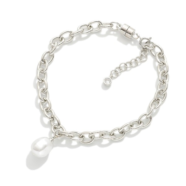 Magnetic Chain Link Bracelet Featuring Pearl Charm 

- Gold Dipped
- Approximately 3" D
- Extender 1" L