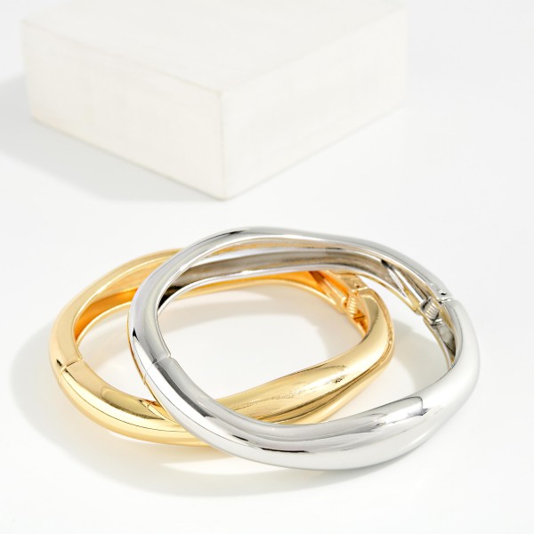 Tapered Metal Hinged Bangle Bracelet 

- Approximately 2.5" D

