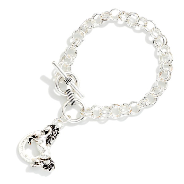 Double Circle Link Chain Link Bracelet Featuring Metal Tone Horse & Horseshoe Charm 

- Approximately 3" D
