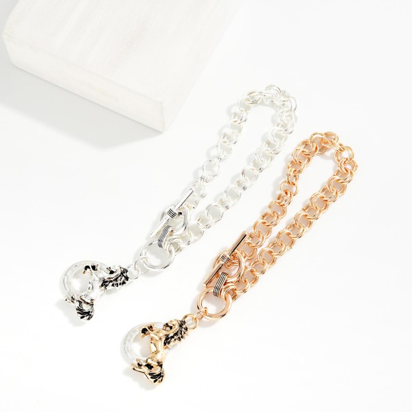 Double Circle Link Chain Link Bracelet Featuring Metal Tone Horse & Horseshoe Charm 

- Approximately 3" D