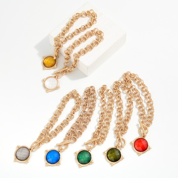 Double Link Chain Link Bracelet Featuring Faceted Acetate & Metal Tone Circle Charm 

- Approximately 3.5" D
