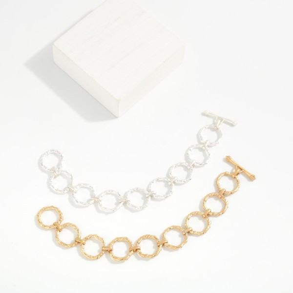 Textured Linked Hoops Chain Link Bracelet With Toggle Clasp 

- Approximately 4" D