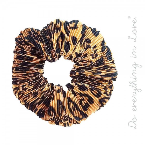 Do everything in Love brand pleated leopard print scrunchie. 

- One size 
- 100% Polyester