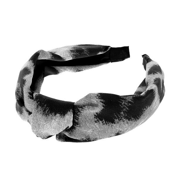 Leopard print knotted headband.

- One size fits most 
- 100% Polyester