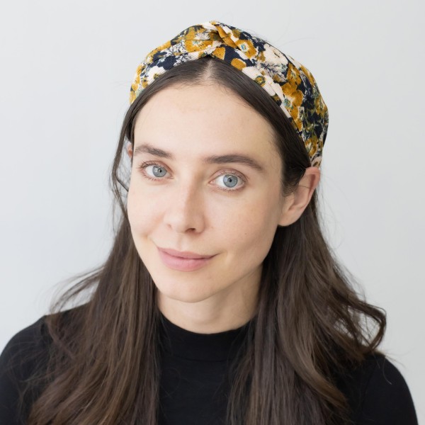 Floral Print Wrapped Headband 

- One Size Fits Most 
- 100% Polyester 
