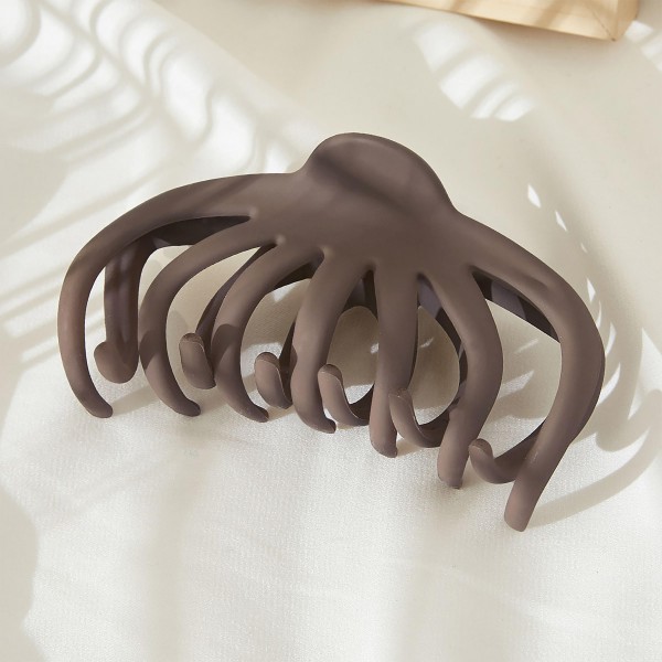 Large Wavy Solid Color Matte Hair Claw.

- Approximately 4.5" L