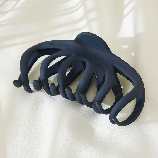 Large Wavy Solid Color Matte Hair Claw.

- Approximately 4.5" L