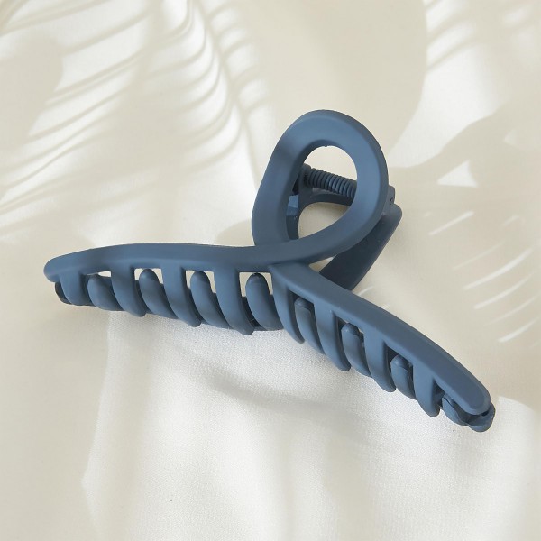 Criss Cross Solid Color Matte Hair Claw.

- Approximately 5" L