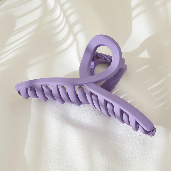 Criss Cross Solid Color Matte Hair Claw.

- Approximately 5" L