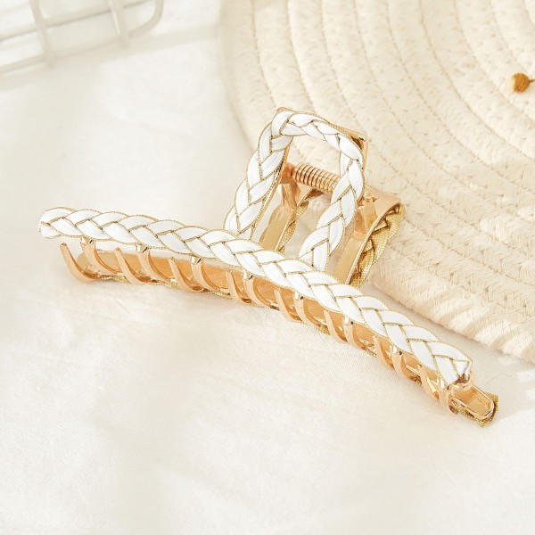 Braided Border Metal Hair Claw.

- Approximately 4.5" L