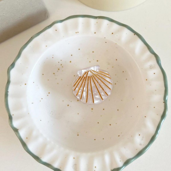 Mini Acetate Shell Claw Hair Clip 

- Approximately 1' L