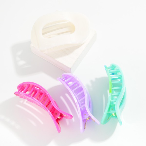 Flat Hollow Oval Marbled Acetate Claw Hair Clip

- Approximately 4" L