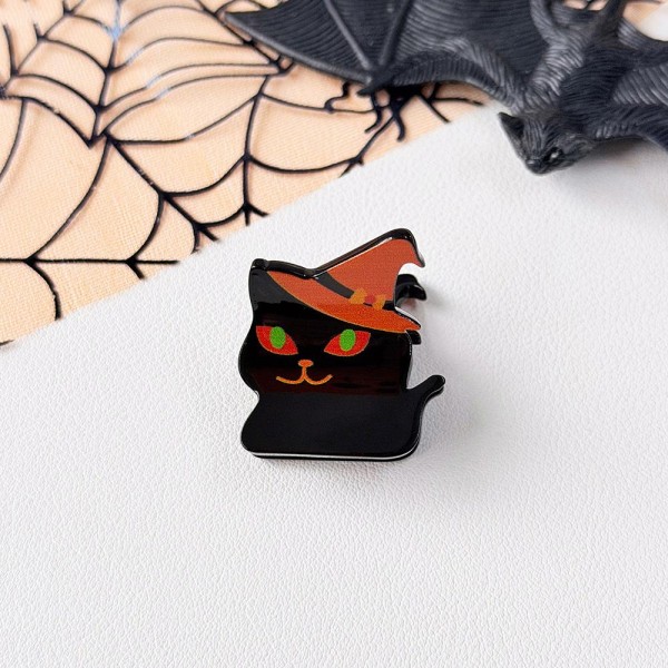 Halloween mini claw clip set carded as a ready to hang multipack, with hand finished charms shaped like ghosts and pumpkins set on small acrylic clips. The compact size works for baby hairs, a half up twist, or clipping back a fringe. Carded packaging means it merchandises straight onto a peg with no extra work. Seasonal mini clip sets are a proven October impulse and an easy treat bag filler.