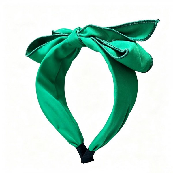 Knotted bow headband in a holiday print, built on a padded band that stays comfortable through a long day of parties and photos. The top knot bow is stitched to keep its shape so it will not droop by the afternoon. An easy festive finish for Christmas mornings, classroom parties, and family portrait sessions. Seasonal headbands sell out fast once holiday displays go up and they reorder well.