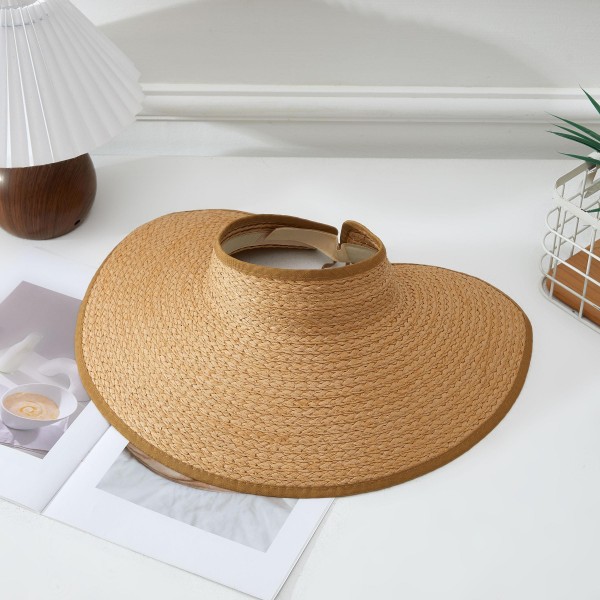Straw Sun Visor 

- One Size Fits Most 
- 100% Paper 