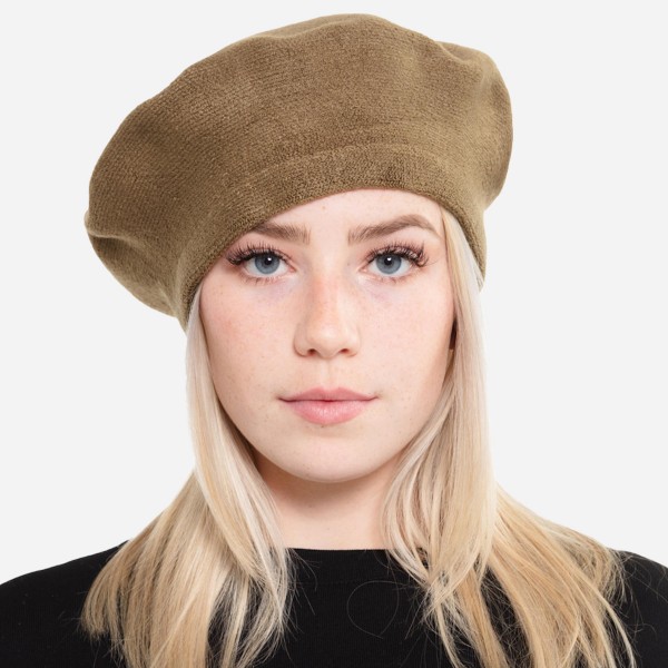Solid Color Knit Beret Hat.

- One Size Fits Most
- 20" Head Circumference
- 100% Acrylic