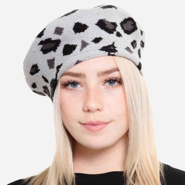 Leopard Print Knit Beret Hat.

- One Size Fits Most
- 20" Head Circumference
- 100% Acrylic
