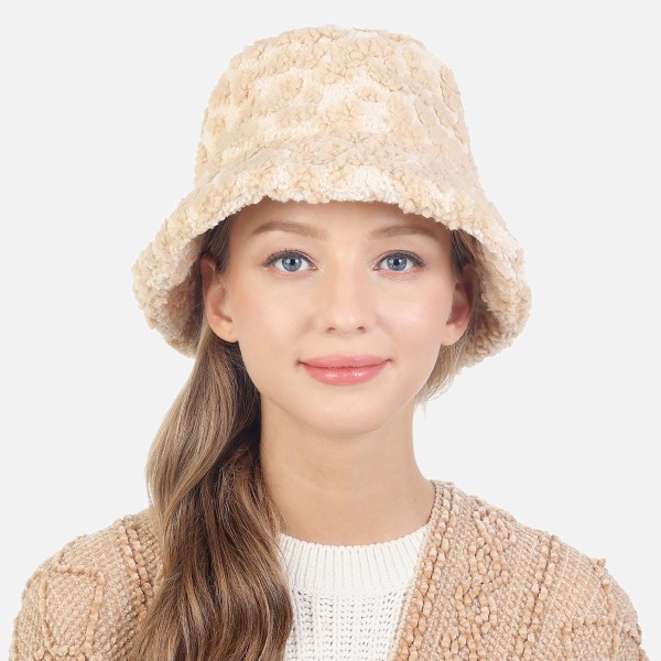 Faux Fur Two Tone Bucket Hat 

- One Size Fits Most 
- Lined/Adjustable Drawstring 
- 100% Polyester 
