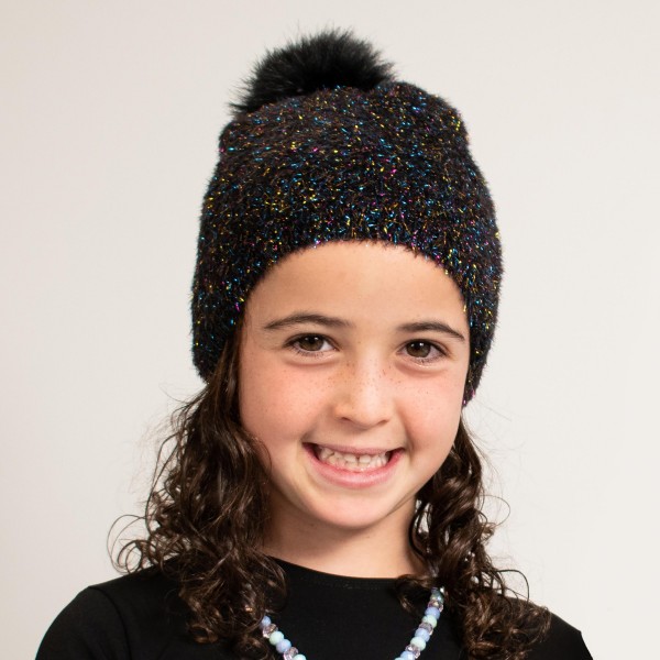 Kids Knit Beanie Featuring Metal Tensile & Faux Fur Pom 

- 45% Polyester/ 45% Nylon/ 7% Metal/ 2% Rubber/ 1% Spandex 
- M/L Fits 6-12

