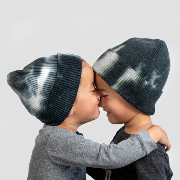 Kids Tie-Dye Beanie 

- 50% Viscose/ 28% Polyester/ 22% Nylon
- S/M Fits 3-6
