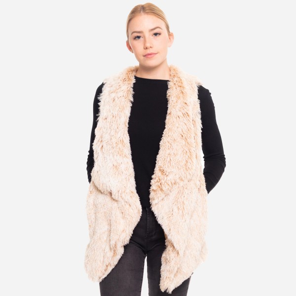 Wholesale faux fur vest pocket details One fits most Polyester