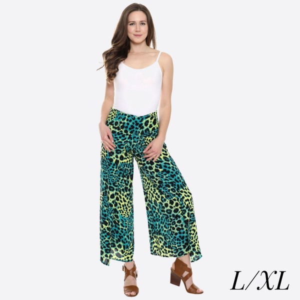 Women's Leopard Print Palazzo Pants.

- 4" Elastic Waistband
- Size: L/XL
- Inseam approximately 27" L
- 100% Viscose