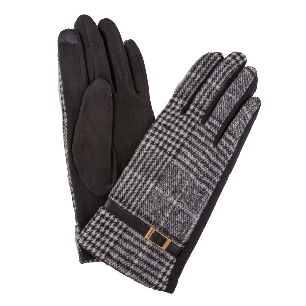 Plaid Print Smart Touch Gloves Featuring Buckle Band Detail.

- Touchscreen Compatible
- One size fits most 
- 100% Polyester