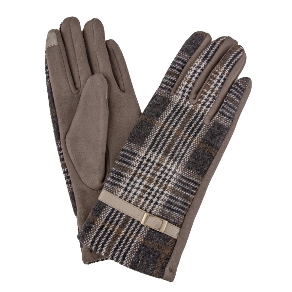 Plaid Print Smart Touch Gloves Featuring Buckle Band Detail.

- Touchscreen Compatible
- One size fits most 
- 100% Polyester