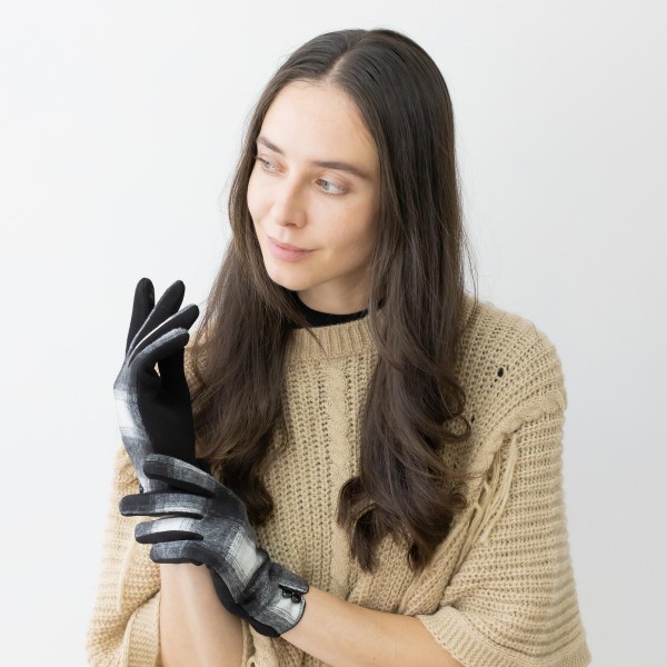 Plaid Smart Touch Gloves Featuring Button Accents.

- Touchscreen Compatible
- One Size Fits Most
- 100% Polyester