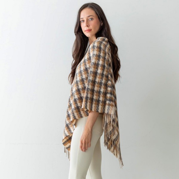 Women's Checkered Plaid Knit Poncho Featuring Tassel Edges.

- One Size Fits Most (Sizes 0-14)
- Approximately 40" in Length
- 100% Polyester
