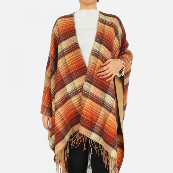 Reversible Plaid kimono featuring fringe tassels
-One size fits most
-100% Acrylic