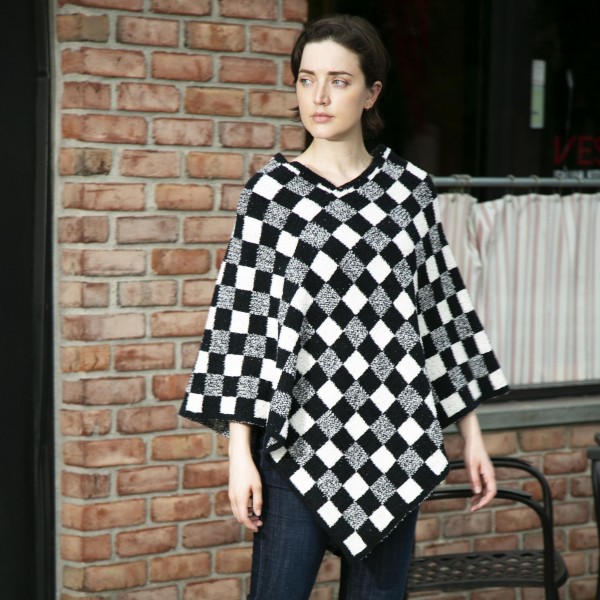 Checkered Print Poncho 

-One size fits most 0-14
-100% Polyester 