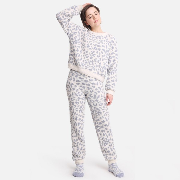 ComfyLUXE Leopard Print Long Sleeve Lounge Top

- Size: L/XL (Sizes 10-14)
- Approximately 25" in Length
- Soft and comfortable fabric with stretch
- Comfortable, relaxed fit
- 100% Polyester