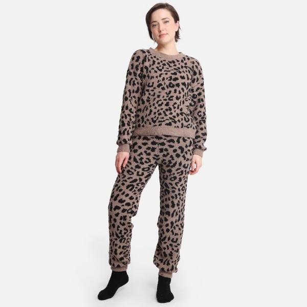 ComfyLUXE Leopard Print Long Sleeve Lounge Top

- Size: L/XL (Sizes 10-14)
- Approximately 25" in Length
- Soft and comfortable fabric with stretch
- Comfortable, relaxed fit
- 100% Polyester