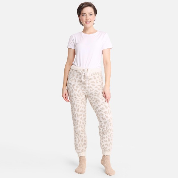 ComfyLUXE Drawstring Lounge Pants

• Size: S/M (Sizes 2-8)
• Approximately 41" in Length
• 29" Inseam
• 100% Polyester
• Drawstring high-rise waistband
• Soft and comfortable fabric with stretch
• Comfortable for lounging at home