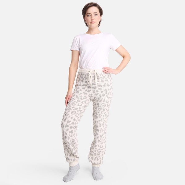 ComfyLUXE Drawstring Lounge Pants

• Size: S/M (Sizes 2-8)
• Approximately 41" in Length
• 29" Inseam
• 100% Polyester
• Drawstring high-rise waistband
• Soft and comfortable fabric with stretch
• Comfortable for lounging at home