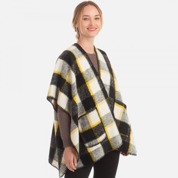 Plaid kimono with pockets

-One size fits most 0-14
-100% Acrylic
